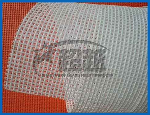 加強網格布是以中堿或無堿玻纖維紗織造，經耐堿高分子乳液涂覆的玻纖。主要用途被廣泛應用在：1)墻體增強材料上(如玻纖墻體網布、GRC墻板、EPS內外墻保溫板、石膏板等。2)增強水泥制品(如羅馬柱、煙道等